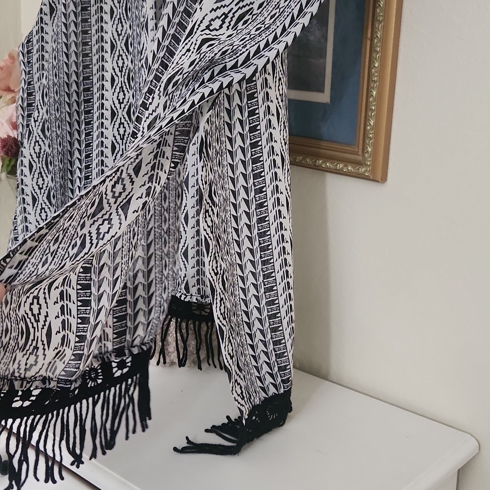 Kimono Fringe detailed Hem size Medium Petite Bohemian Cottagecore Coverup - Picture 4 of 10